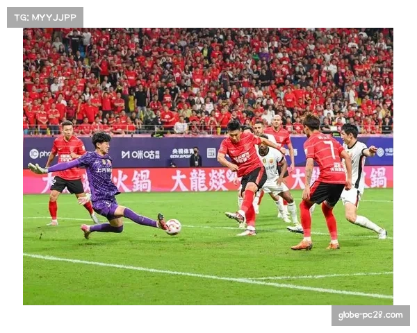 成都蓉城领跑积分榜但暴露防线隐患 两球领先被升班马逼平显稳定性不足